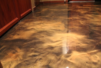 A low-angle shot of the gold metallic floor showing the stunning metallic patterning and glossy finish.
