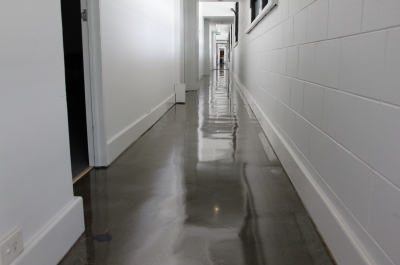 The polished concrete floor was used in the long corridors of the retail outlet.