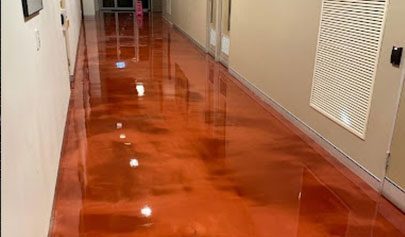 The hallways of a community centre used Artepoxy Liquid Crystal to create a stunning bronze marble pattern.