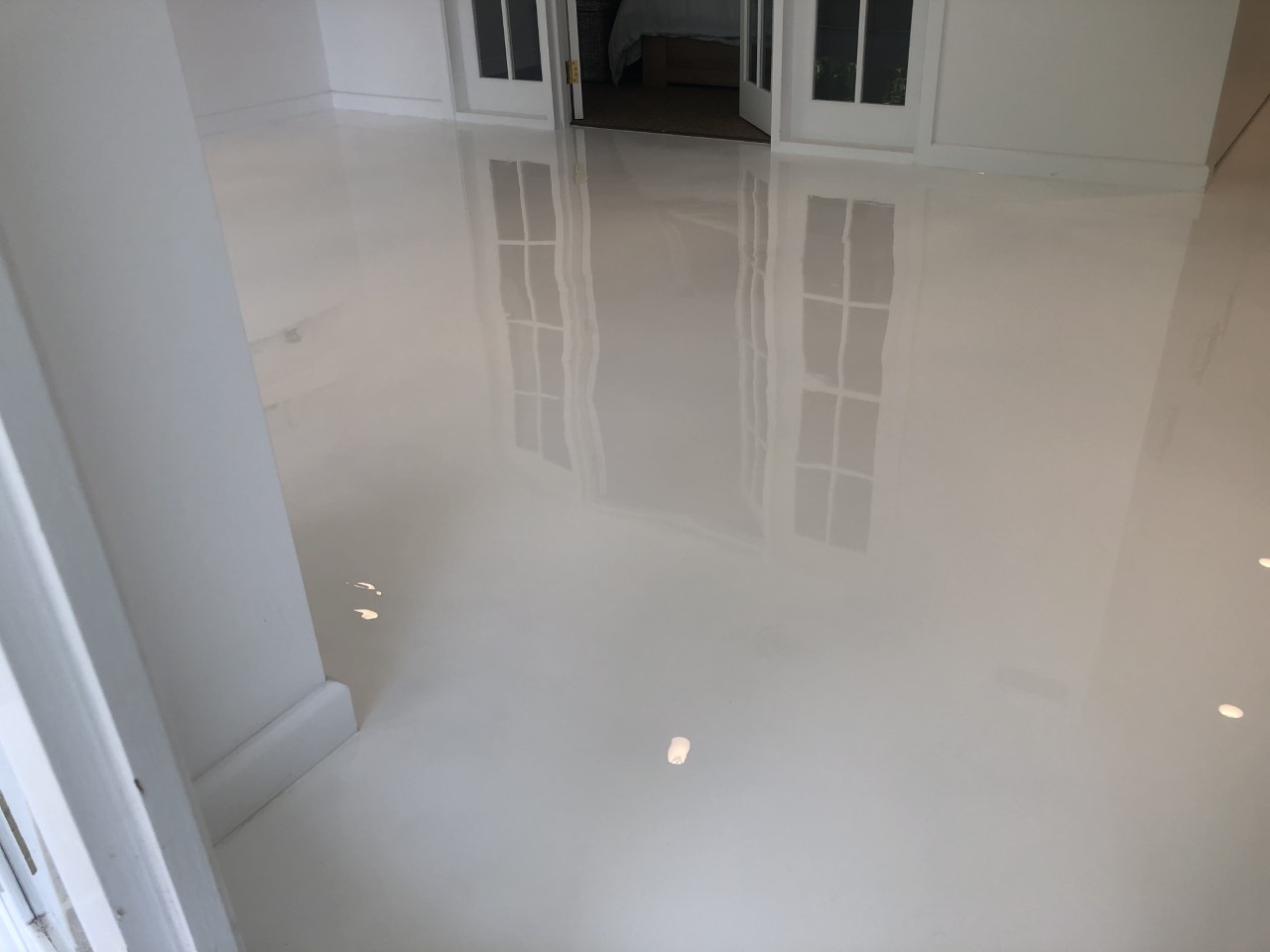 Artepoxy Liquid Crystal used to create a classic, soft and subtle decorative epoxy finish in a modern home.