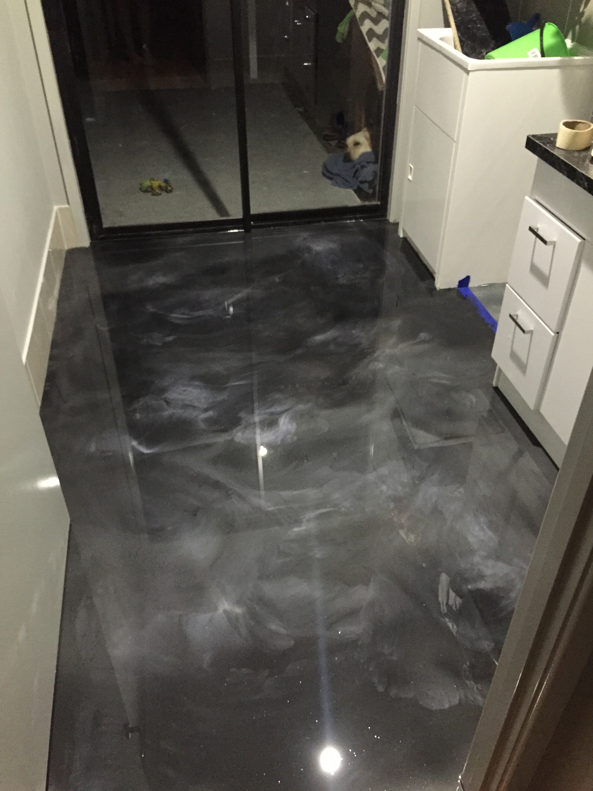 A close up of the marble pattern achieved in a residential laundry using Artepoxy Liquid Marble.