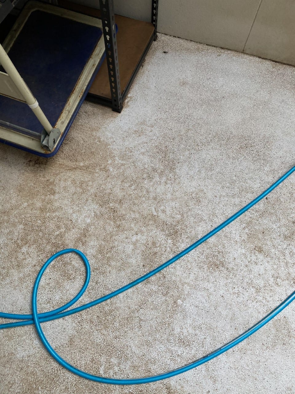 Garage flake floor with not enough sealer is hard to clean